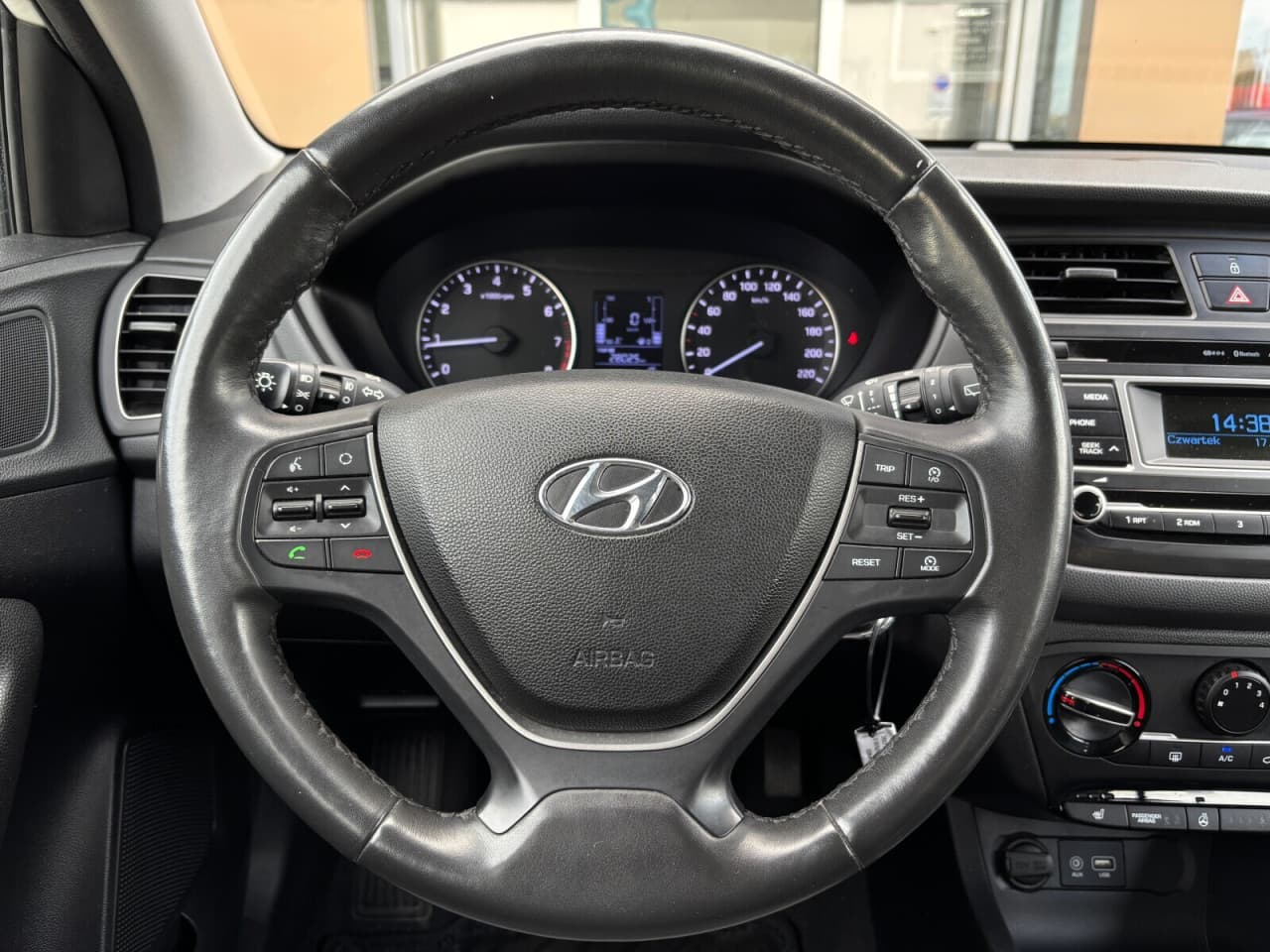 Hyundai i20 - zdjęcie 18