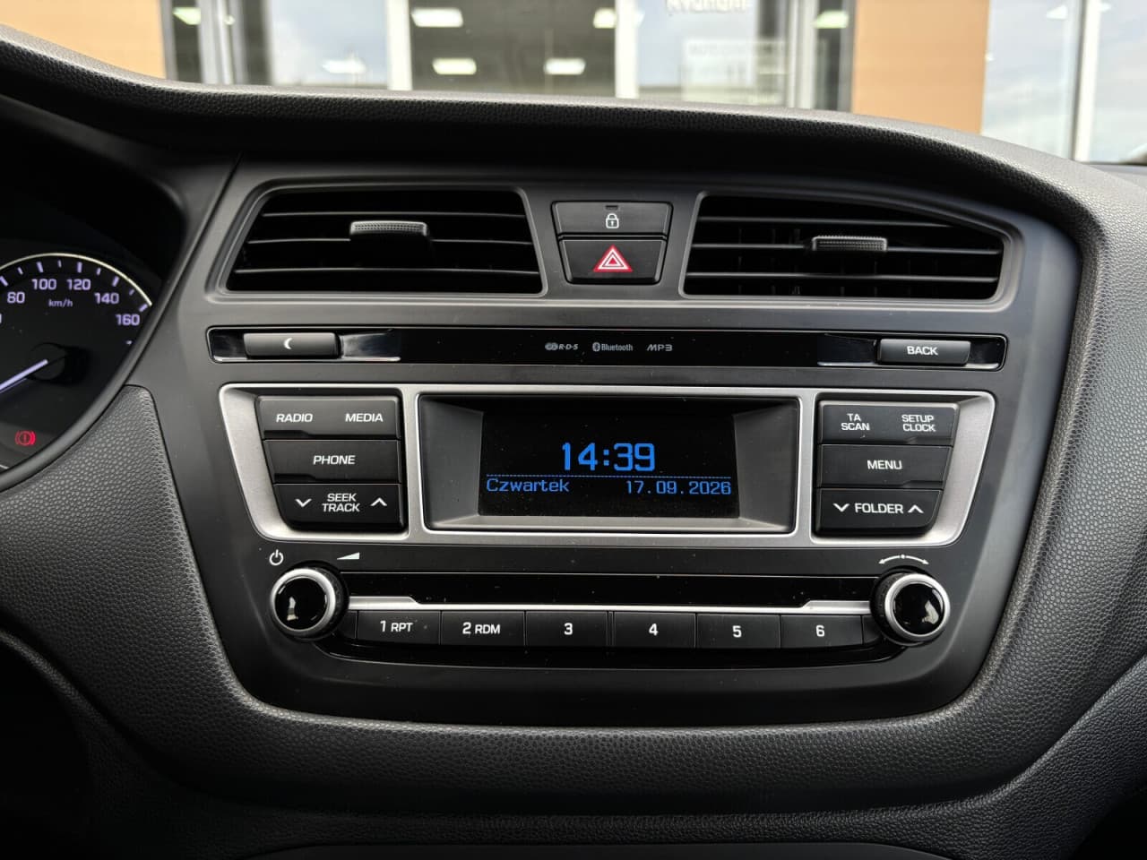 Hyundai i20 - zdjęcie 20