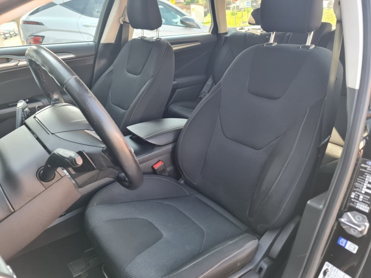 Ford Mondeo - zdjęcie 10