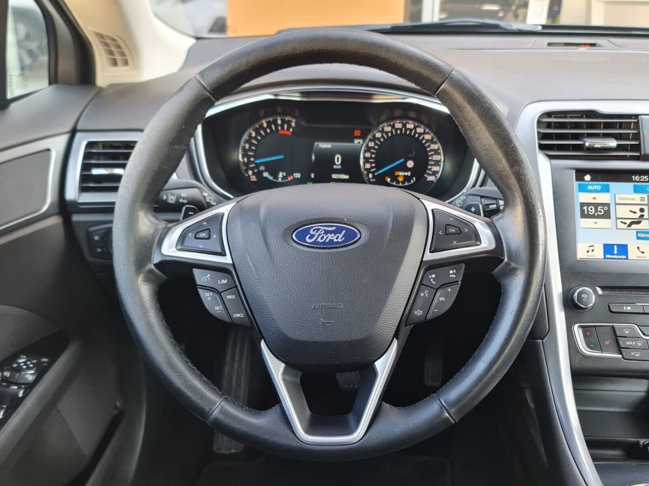 Ford Mondeo - zdjęcie 14